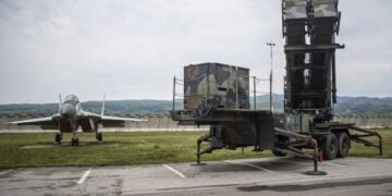 Σύστημα αντιαεροπορικής άμυνας Patriot του ΝΑΤΟ σε αεροπορική βάση στη Σλοβακία (φωτ. αρχείου: EPA/Martin Divisek)