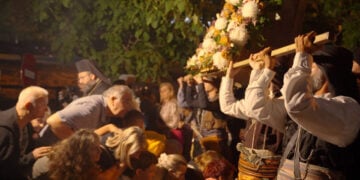 Στιγμιότυπο από το επεισόδιο του ντοκιμαντέρ «Για τα Πανηγύρια», από την Παναγία Σουμελά τον Δεκαπενταύγουστο (πηγή: ΕΡΤ3)