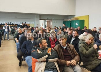 To pontosnews.gr στα Μάλγαρα, στη σύσκεψη που θα κρίνει το μέλλον των αγροτικών κινητοποιήσεων. Κυριακή 4 Ιανουαρίου 2025 (φωτ.: Γεωργία Φούντα)