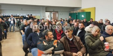 To pontosnews.gr στα Μάλγαρα, στη σύσκεψη που θα κρίνει το μέλλον των αγροτικών κινητοποιήσεων. Κυριακή 4 Ιανουαρίου 2025 (φωτ.: Γεωργία Φούντα)