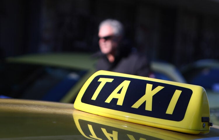 Συγκέντρωση και πορεία ιδιοκτητών και οδηγών ταξί στην Αθήνα, Τρίτη 13 Ιανουαρίου 2026 (φωτ.: EUROKINISSI / Σωτήρης Δημητρόπουλος)