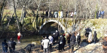 Την τελετή αγιασμού των υδάτων τέλεσε ο μητροπολίτης Μαρωνείας και Κομοτηνής Παντελεήμονας (φωτ.: Flickr / Μητρόπολη Μαρωνείας και Κομοτηνής)