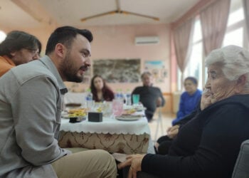 Από τη συνάντηση των Τούρκων ερευνητών με πληροφορητές και πληροφορήτριες (φωτ.: Facebook / Ιστορικός Ποντιακός Σύλλογος Νεοκαισάρειας)