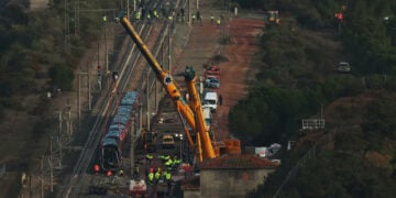 Το τρένο στην Καρταχένα στην περιοχή της Μούρθια έπεσε πάνω σε γερανό, Πέμπτη 22 Ιανουαρίου 2026 (πηγή: Χ)