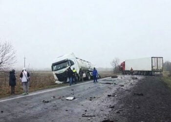 Το σημείο του δυστυχήματος, σε αυτοκινητόδρομο έξω από το χωριό Λαγκόζ της Ρουμανίας, Τρίτη 27 Ιανουαρίου 2026 (πηγή: Glomex)