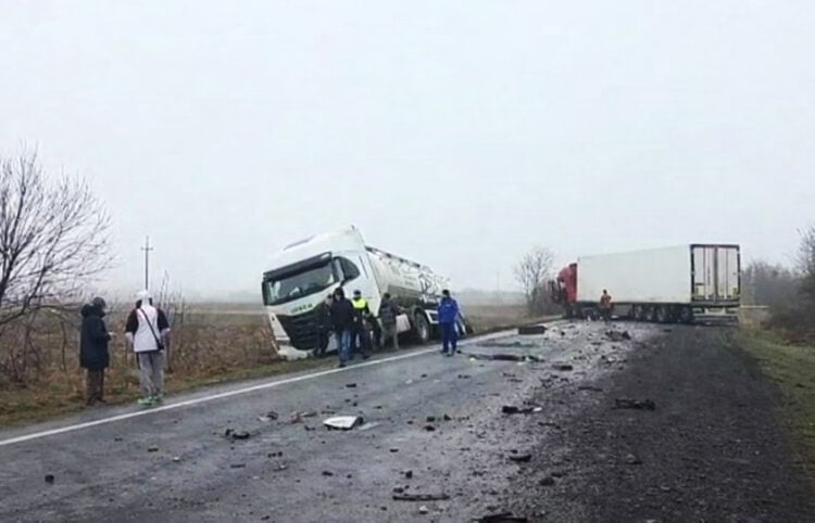 Το σημείο του δυστυχήματος, σε αυτοκινητόδρομο έξω από το χωριό Λαγκόζ της Ρουμανίας, Τρίτη 27 Ιανουαρίου 2026 (πηγή: Glomex)