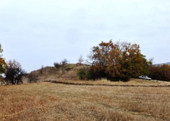 Ο Τύμβος του Καραάγατς στην Αδριανούπολη δεσπόζει σε φυσικό ύψωμα (πηγή: Μουσείο Bilecik)