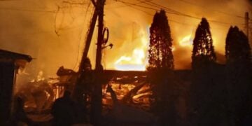 Ξενοδοχείο και καφέ στη Χερσώνα έχουν παραδοθεί στις φλόγες μετά από επίθεση ουκρανικών drones σε περιοχή που ελέγχουν οι ρωσικές δυνάμεις (φωτ.: ΕΡΑ/Κυβερνείο Χερσώνας)