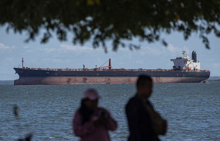 Δεξαμενόπλοιο στη λίμνη Μαρακαΐμπο στη Βενεζουέλα, τον Δεκέμβριο του 2025 (φωτ.: (EPA / Henry Chirinos)