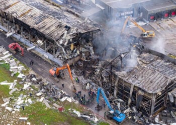 Η επόμενη ημέρα της πυρκαγιάς στην βιομηχανία μπισκότων «Βιολάντα» στα Τρίκαλα, Τρίτη 27 Ιανουαρίου 2026 (φωτ.: EUROKINISSI / Θανάσης Καλλιάρας)