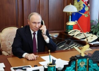 Ο Ρώσος πρόεδρος Βλαντίμιρ Πούτιν στο γραφείο του, στο Κρεμλίνο (φωτ. αρχείου: EPA/Alexander Kazakov/Sputnik)