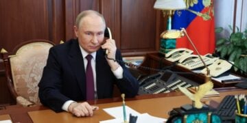 Ο Ρώσος πρόεδρος Βλαντίμιρ Πούτιν στο γραφείο του, στο Κρεμλίνο (φωτ. αρχείου: EPA/Alexander Kazakov/Sputnik)