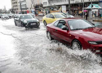 Παρόμοιες εικόνες θα δούμε αύριο σχεδόν σε όλη τη χώρα (φωτ.: EUROKINISSI / Γιάννης Παναγόπουλος)