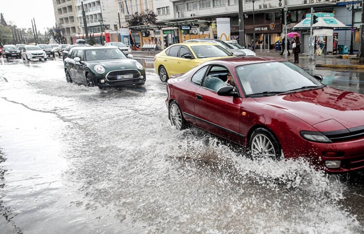 Παρόμοιες εικόνες θα δούμε αύριο σχεδόν σε όλη τη χώρα (φωτ.: EUROKINISSI / Γιάννης Παναγόπουλος)