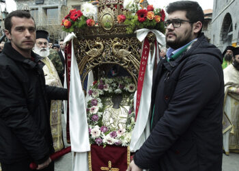 Η εικόνα του Αγίου Τρύφωνα που φυλάσσεται στη Βυτίνα θεωρείται θαυματουργή· έφτασε από τη Μικρασία στην Αρκαδία κατά τη διάρκεια επιδημίας πανώλης, σύμφωνα με την παράδοση (φωτ.: EUROKINISSI / Χρήστος Μπόνης)