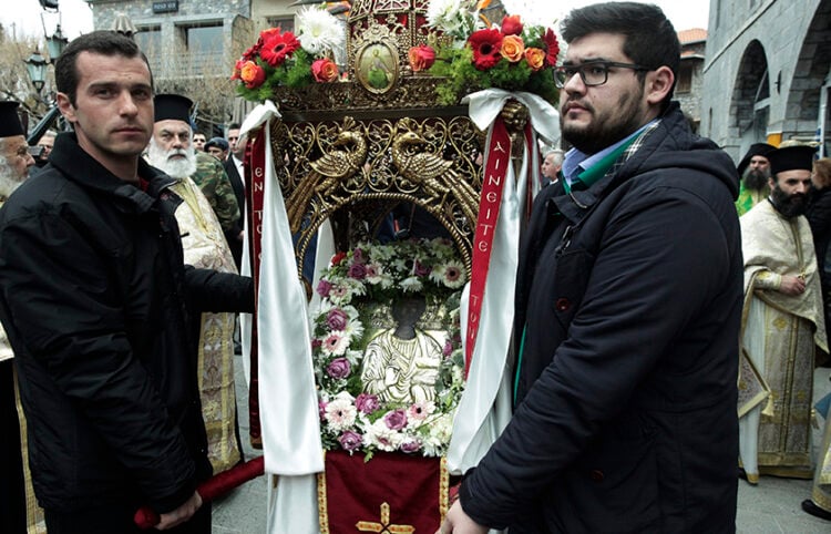 Η εικόνα του Αγίου Τρύφωνα που φυλάσσεται στη Βυτίνα θεωρείται θαυματουργή· έφτασε από τη Μικρασία στην Αρκαδία κατά τη διάρκεια επιδημίας πανώλης, σύμφωνα με την παράδοση (φωτ.: EUROKINISSI / Χρήστος Μπόνης)