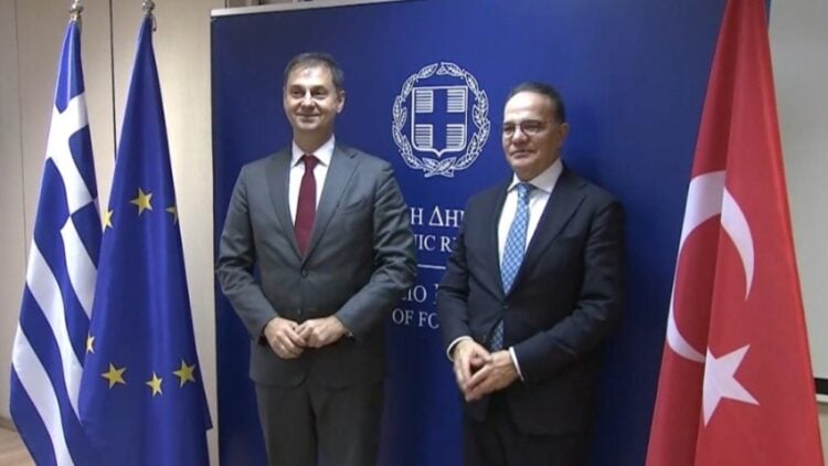 Οι υφυπουργοί Εξωτερικών Ελλάδας και Τουρκίας Χάρης Θεοχάρης και Mehmet Kemal Bozay (φωτ.: Υπουργείο Εξωτερικών)