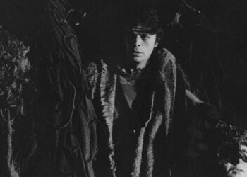 Ο Χρ. Πολίτης, Ορέστης στην παράσταση του Εθνικού «Ορέστεια: Χοηφόροι-Ευμενίδες», 1971 (φωτ.: Α. Διαμαντόπουλος, πηγή: n-t.gr)