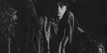 Ο Χρ. Πολίτης, Ορέστης στην παράσταση του Εθνικού «Ορέστεια: Χοηφόροι-Ευμενίδες», 1971 (φωτ.: Α. Διαμαντόπουλος, πηγή: n-t.gr)