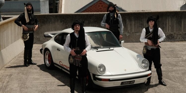 Οι «Ακρίτες του Πόντου» ακοίμητοι φρουροί και μιας... Πόρσε (φωτ.: facebook/Yitonia/709.este)