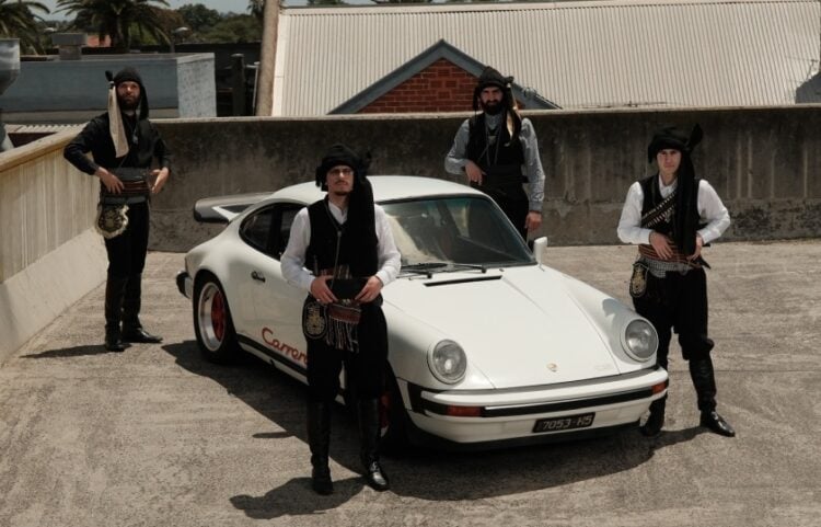 Οι «Ακρίτες του Πόντου» ακοίμητοι φρουροί και μιας... Πόρσε (φωτ.: facebook/Yitonia/709.este)