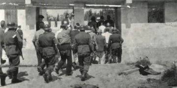 Μία από τις ιστορικές φωτογραφίες που περιήλθαν στην κατοχή του ελληνικού Δημοσίου