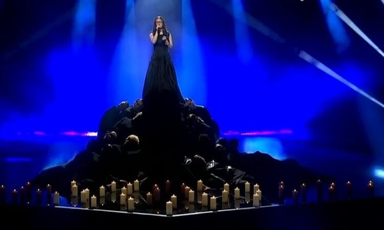 H Κλαυδία βρέθηκε στη σκηνή και μάγεψε (πηγή: ΕΡΤ)