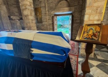 Σε λαϊκό προσκύνημα η σορός της βυζαντινολόγου και πρύτανη, Ελένης Γλύκατζη - Αρβελέρ, στην Μητρόπολη Αθηνών (φωτ.: Δήμητρα Κούτρα/ TOKLIK.GR/EUROKINISSI)