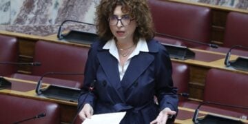 Η Ελένη Καραγεωργοπούλου σε συζήτηση επίκαιρης ερώτησης στην Ολομέλεια της Βουλής, τον περασμένο Οκτώβριο (φωτ.: Σωτήρης Δημητρόπουλος/EUROKINISSI)