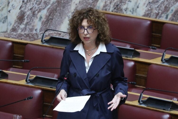 Η Ελένη Καραγεωργοπούλου σε συζήτηση επίκαιρης ερώτησης στην Ολομέλεια της Βουλής, τον περασμένο Οκτώβριο (φωτ.: Σωτήρης Δημητρόπουλος/EUROKINISSI)