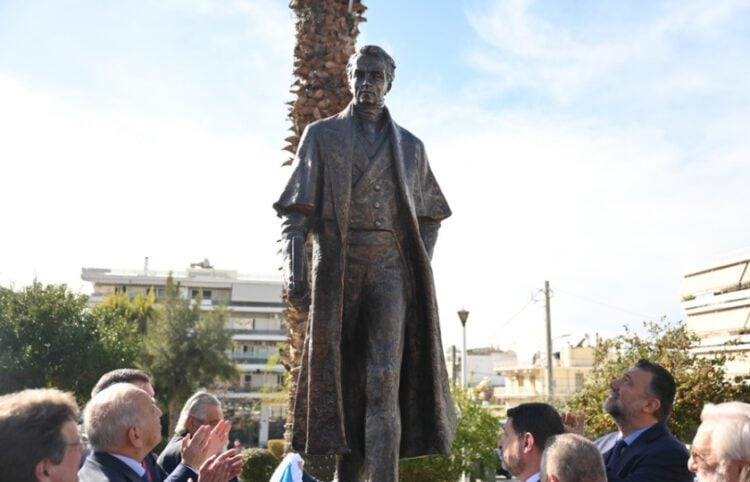 Εικόνα από την επίσημη τελετή αποκαλυπτηρίων του ανδριάντα του πρώτου κυβερνήτη της Ελλάδας Ιωάννη Καποδίστρια, και της μετονομασίας της πλατείας Δημαρχείου σε πλατεία Κυβερνήτη Ιωάννη Καποδίστρια (φωτ.: ΑΠΕ-ΜΠΕ / Υπ. Εθνικής Άμυνας / Χρήστος Πελεκούδας)