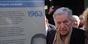 Ο ποντιακής καταγωγής σκηνοθέτης Κώστας Γαβράς στην τελετή χωροθέτησης του «Δείκτη Μνήμης» - Σημείο Ζ, πλησίον του μνημείου Γρηγόρη Λαμπράκη, στον δήμο Θεσσαλονίκης (φωτ.: ΑΠΕ-ΜΠΕ/ Νίκος Αρβανιτίδης)