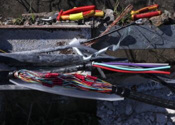 Στιγμιότυπο από το σημείο στη σιδηροδρομική γραμμή Αθήνας-Θεσσαλονίκης στο Πλατύ Ημαθίας, όπου σύμφωνα με την καταγγελία του αναπληρωτή υπουργού Μεταφορών Κωνσταντίνου Κυρανάκη σημειώθηκε δολιοφθορά (φωτ.: EUROKINISSI)