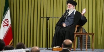 Ο αγιατολάχ Αλί Χαμενεΐ  σε εκδήλωση ενόψει της 47ης επετείου της Ισλαμικής Επανάστασης του 1979. Τεχεράνη, 1 Φεβρουαρίου 2026 (φωτ: EPA / Iran’s Supreme Leader Office – Handout)