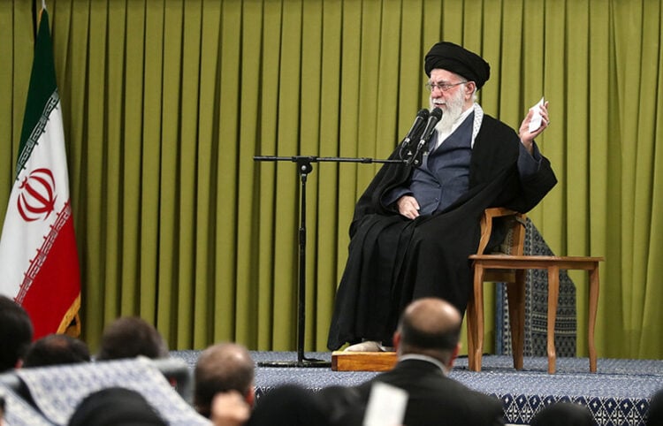 Ο αγιατολάχ Αλί Χαμενεΐ σε εκδήλωση ενόψει της 47ης επετείου της Ισλαμικής Επανάστασης του 1979. Τεχεράνη, 1 Φεβρουαρίου 2026 (φωτ: EPA / Iran’s Supreme Leader Office – Handout)