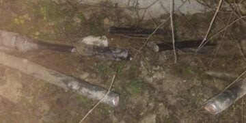 Μια από τις φωτογραφίες που ανέβασε ο αναπληρωτής υπουργός Μεταφορών, Κωνσταντίνος Κυρανάκης στο X όπου φέρεται να αποτυπώνεται η δολιοφθορά σε σημείο του σιδηροδρομικού δικτύου (φωτ.: x.com/kyranakis)