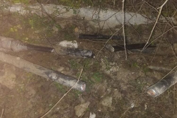 Μια από τις φωτογραφίες που ανέβασε ο αναπληρωτής υπουργός Μεταφορών, Κωνσταντίνος Κυρανάκης στο X όπου φέρεται να αποτυπώνεται η δολιοφθορά σε σημείο του σιδηροδρομικού δικτύου (φωτ.: x.com/kyranakis)