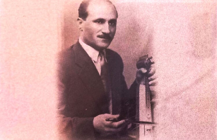 Από το εξώφυλλο της κασέτας «Divâne Âşık Gibi». Κυκλοφόρησε από την Kalan Müzik το 2001 (πηγή: turkudostlari.net)