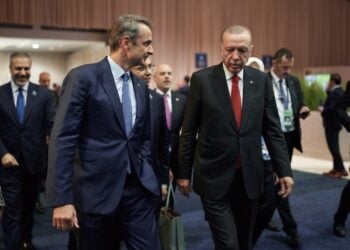 Στιγμιότυπο από τη συνάντηση του πρωθυπουργού Κυριάκου Μητσοτάκη με τον πρόεδρο της Τουρκίας Ρετζέπ Ταγίπ Ερντογάν, στο περιθώριο της Συνόδου του ΝΑΤΟ στην Ουάσιγκτον, τον Ιούλιο του 2024 (φωτ.: Γραφείο Τύπου Πρωθυπουργού/Δημήτρης Παπαμήτσος)