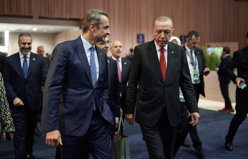 Στιγμιότυπο από τη συνάντηση του πρωθυπουργού Κυριάκου Μητσοτάκη με τον πρόεδρο της Τουρκίας Ρετζέπ Ταγίπ Ερντογάν, στο περιθώριο της Συνόδου του ΝΑΤΟ στην Ουάσιγκτον, τον Ιούλιο του 2024 (φωτ.: Γραφείο Τύπου Πρωθυπουργού/Δημήτρης Παπαμήτσος)