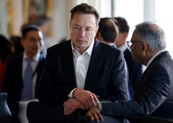 Ο Ίλον Μασκ κατά τη διάρκεια στρογγυλής τράπεζας στο 6ο φόρουμ «Choose France», στο Παλάτι των Βερσαλλιών, έξω από το Παρίσι. 15 Μαΐου 2023 (φωτ.: EPA / Ludovic Marin / POOL MAXPPP OUT)