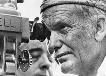 Ο Σαμ Πέκινπα στα γυρίσματα του αντιπολεμικού δράματος «Σιδηρούς Σταυρός», το 1977 (φωτ.: EMI Productions Ltd.)