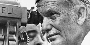 Ο Σαμ Πέκινπα στα γυρίσματα του αντιπολεμικού δράματος «Σιδηρούς Σταυρός», το 1977 (φωτ.: EMI Productions Ltd.)