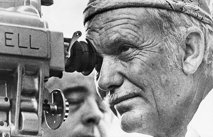 Ο Σαμ Πέκινπα στα γυρίσματα του αντιπολεμικού δράματος «Σιδηρούς Σταυρός», το 1977 (φωτ.: EMI Productions Ltd.)