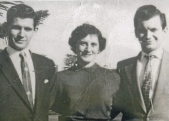 Ο Ντένις, η Κυράνη και ο Κον Αναστασόπουλος, το 1956 (φωτ.:  greekherald.com.au)