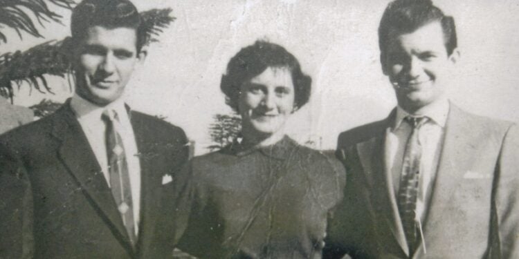 Ο Ντένις, η Κυράνη και ο Κον Αναστασόπουλος, το 1956 (φωτ.:  greekherald.com.au)