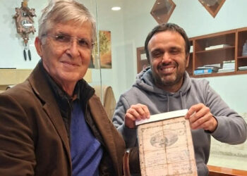 Ο Γιώργος Γιαουρτάς υποδέχθηκε τον Χοσέ Καραθανασόπουλο στην Κρήτη (φωτ.: neakriti.gr)