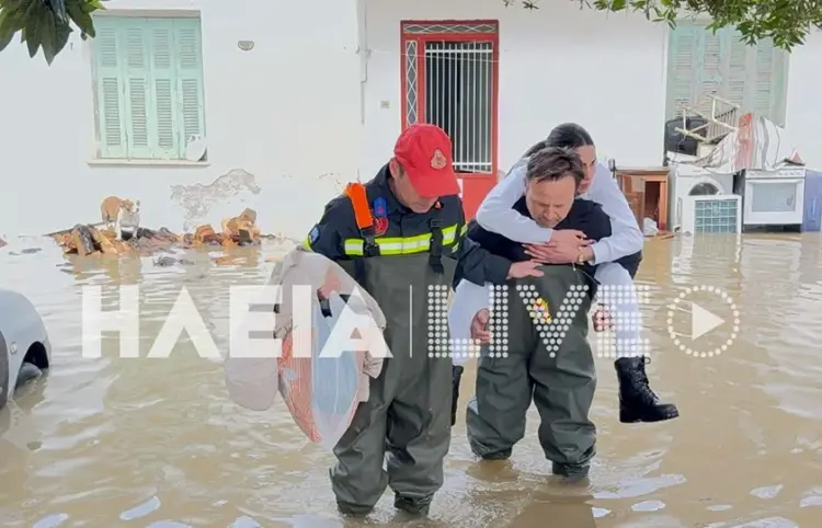 Απεγκλωβισμός από την οδό Παπαγεωργίου στον Πύργο, Πέμπτη 5 Φεβρουαρίου 2026 (φωτ.: ilialive.gr)