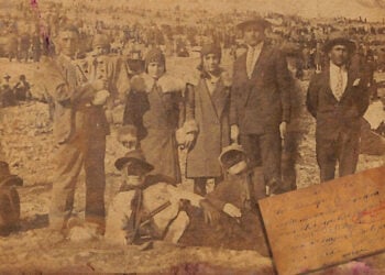 Απόκριες στον Πόντο, 1920 (φωτ.: Αρχείο Ιωάννας Πασαλίδου / the-hellenic-mosaic.gr)