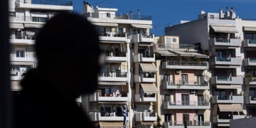 Πολυκατοικίες στην Αθήνα (φωτ.: EUROKINISSI / Γιάννης Παναγόπουλος)